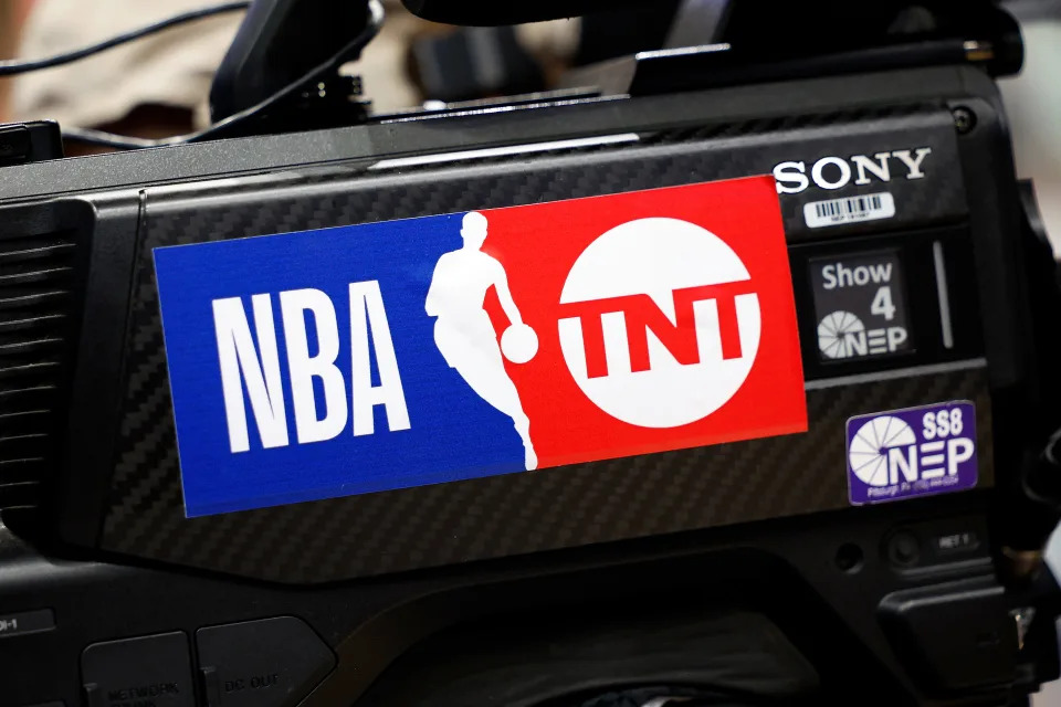 The Inside the NBA crew pays tribute to Kevin Thomas